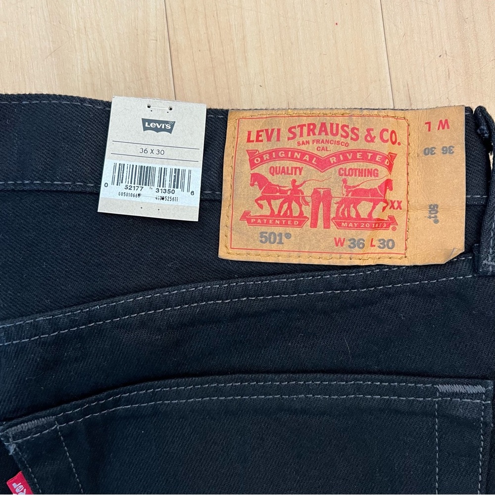 Levi's Black Straight-Leg Jeans with Sleek Design 36x30 - Picture 5 of 7